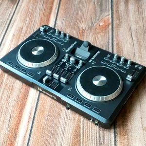 Numark iDJ3 sound system controller